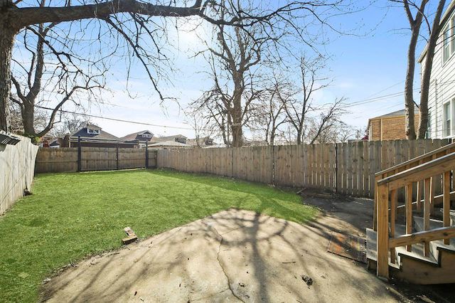 7931 S East End Avenue, Chicago, IL 60617