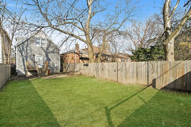 7931 S East End Avenue, Chicago, IL 60617
