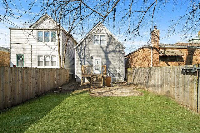7931 S East End Avenue, Chicago, IL 60617