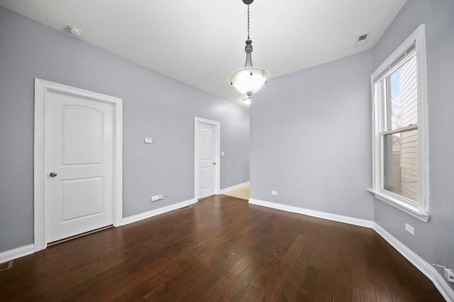 7931 S East End Avenue, Chicago, IL 60617