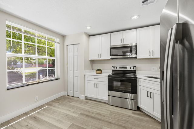 4161 NW 9TH Avenue 5, Deerfield Beach, FL 33064