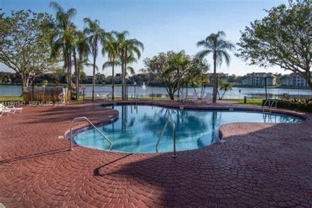 2861 N Oakland Forest Dr 301, Oakland Park, FL 33309