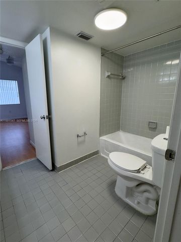 2861 N Oakland Forest Dr 301, Oakland Park, FL 33309