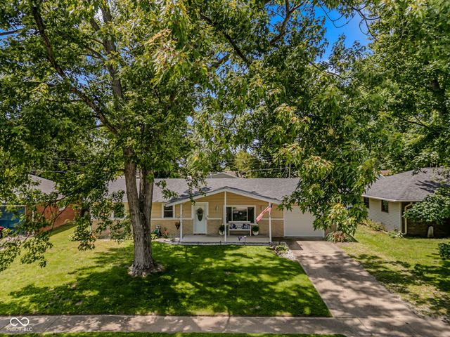 2216 Dawnshire Drive, Columbus, IN 47203