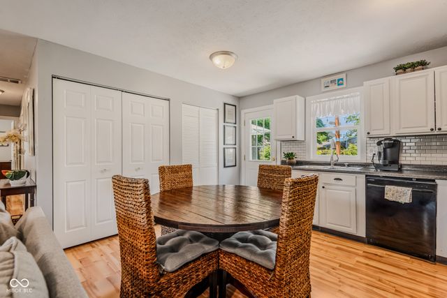 2216 Dawnshire Drive, Columbus, IN 47203
