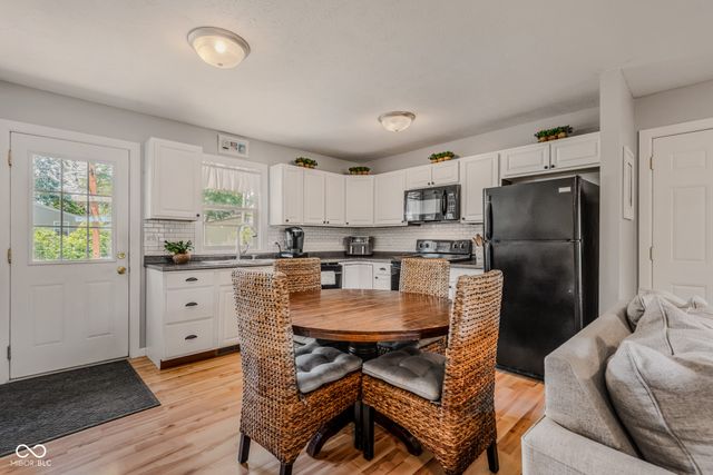 2216 Dawnshire Drive, Columbus, IN 47203