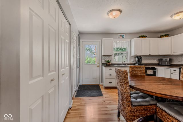 2216 Dawnshire Drive, Columbus, IN 47203