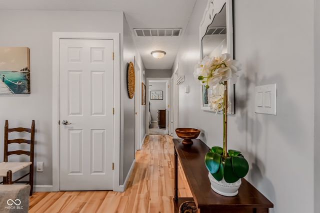 2216 Dawnshire Drive, Columbus, IN 47203