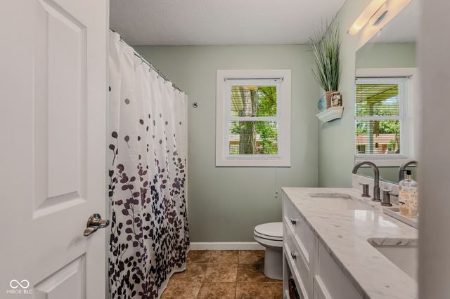 2216 Dawnshire Drive, Columbus, IN 47203
