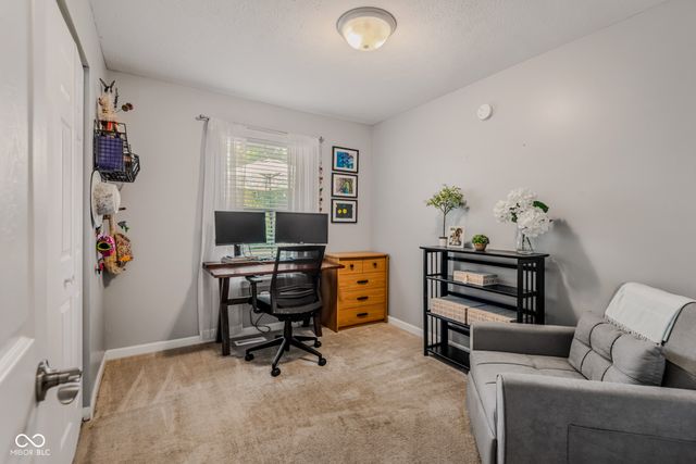 2216 Dawnshire Drive, Columbus, IN 47203