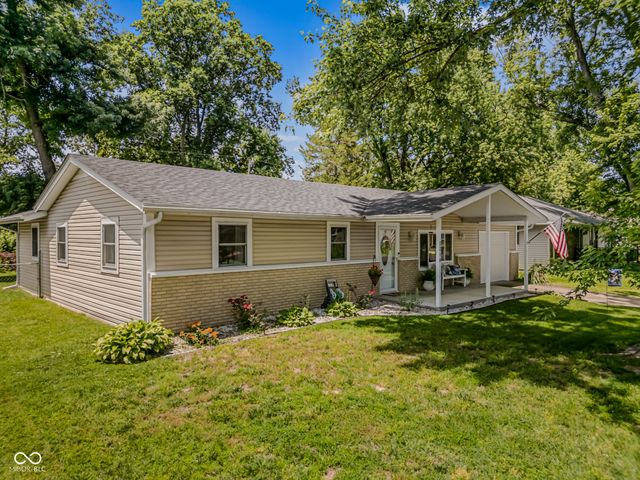 2216 Dawnshire Drive, Columbus, IN 47203