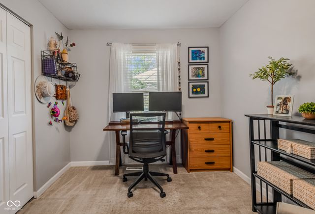 2216 Dawnshire Drive, Columbus, IN 47203