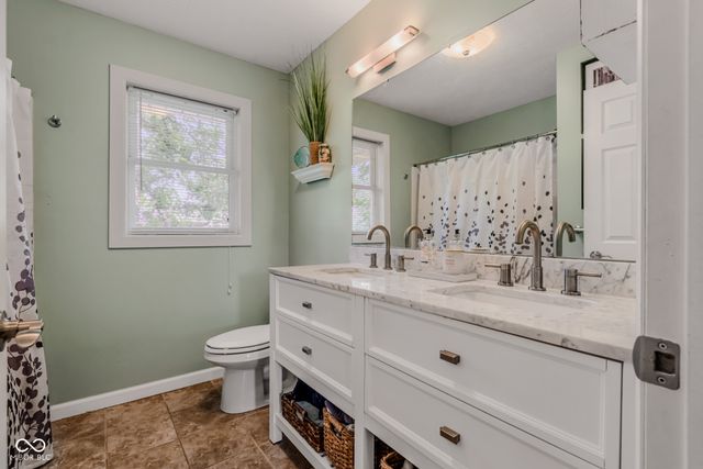2216 Dawnshire Drive, Columbus, IN 47203