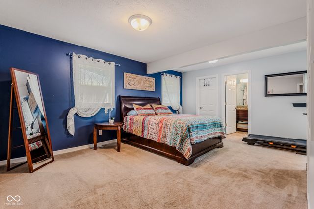 2216 Dawnshire Drive, Columbus, IN 47203