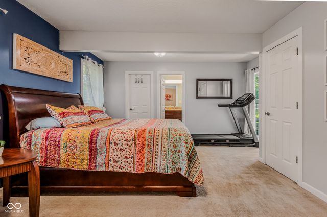 2216 Dawnshire Drive, Columbus, IN 47203