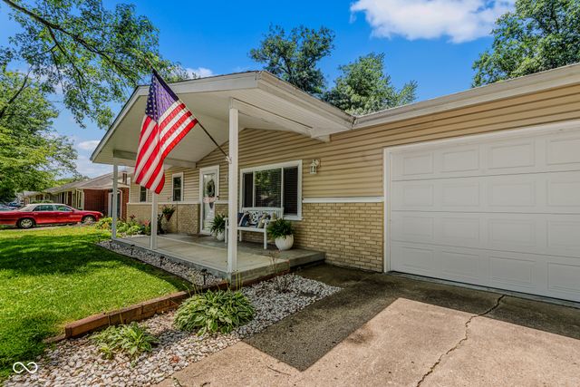2216 Dawnshire Drive, Columbus, IN 47203