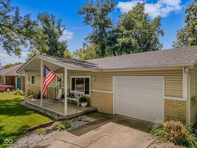 2216 Dawnshire Drive, Columbus, IN 47203