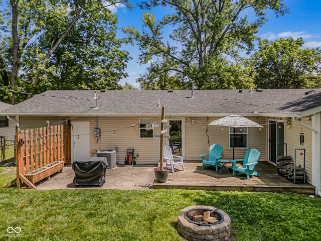 2216 Dawnshire Drive, Columbus, IN 47203