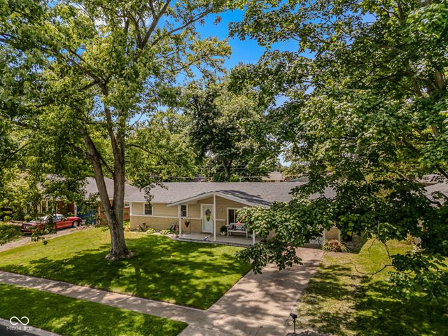 2216 Dawnshire Drive, Columbus, IN 47203