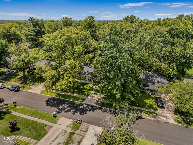 2216 Dawnshire Drive, Columbus, IN 47203