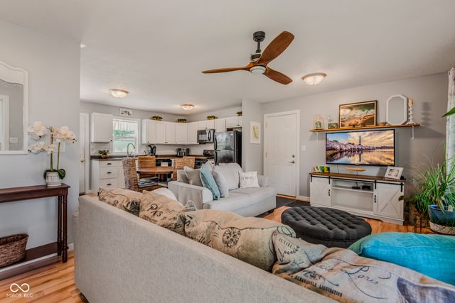 2216 Dawnshire Drive, Columbus, IN 47203