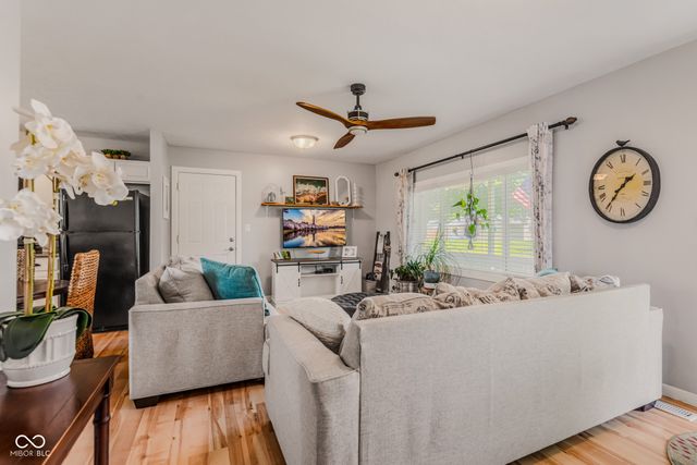 2216 Dawnshire Drive, Columbus, IN 47203