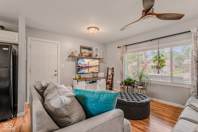 2216 Dawnshire Drive, Columbus, IN 47203