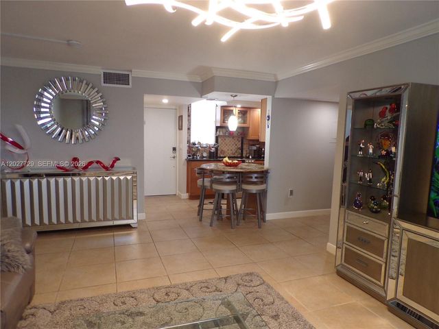 3010 Marcos Dr R314, Aventura, FL 33160