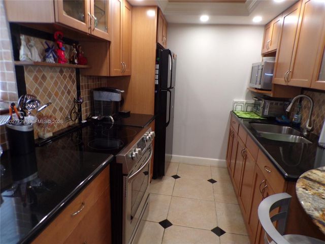 3010 Marcos Dr R314, Aventura, FL 33160