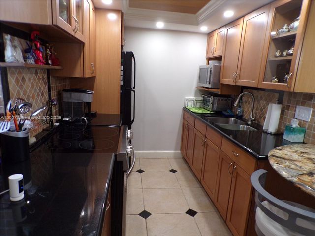 3010 Marcos Dr R314, Aventura, FL 33160