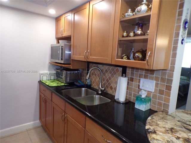 3010 Marcos Dr R314, Aventura, FL 33160
