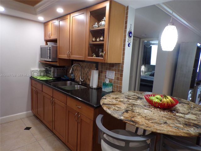 3010 Marcos Dr R314, Aventura, FL 33160