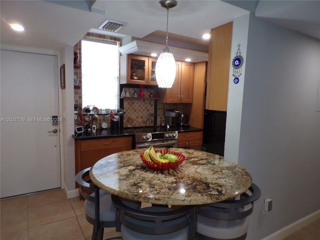 3010 Marcos Dr R314, Aventura, FL 33160