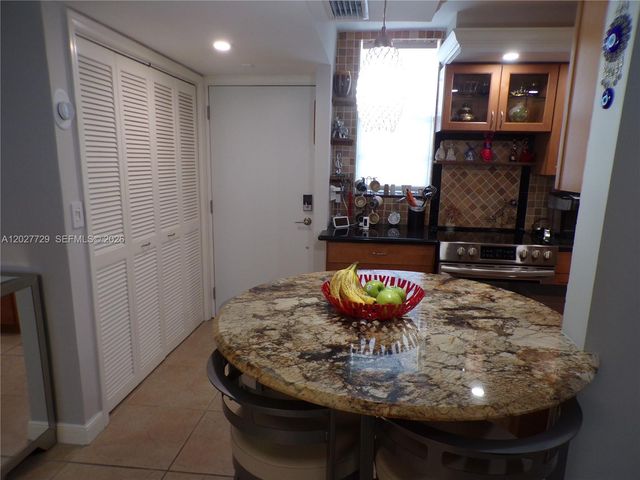3010 Marcos Dr R314, Aventura, FL 33160
