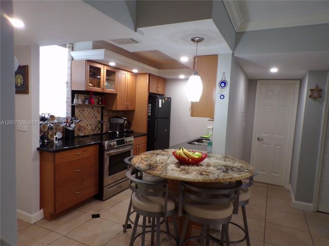 3010 Marcos Dr R314, Aventura, FL 33160