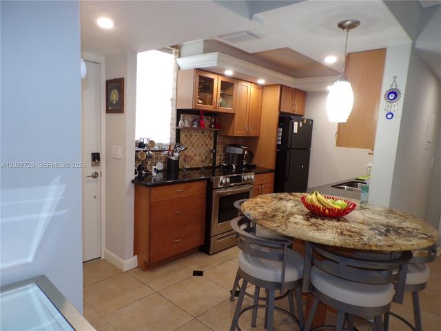 3010 Marcos Dr R314, Aventura, FL 33160