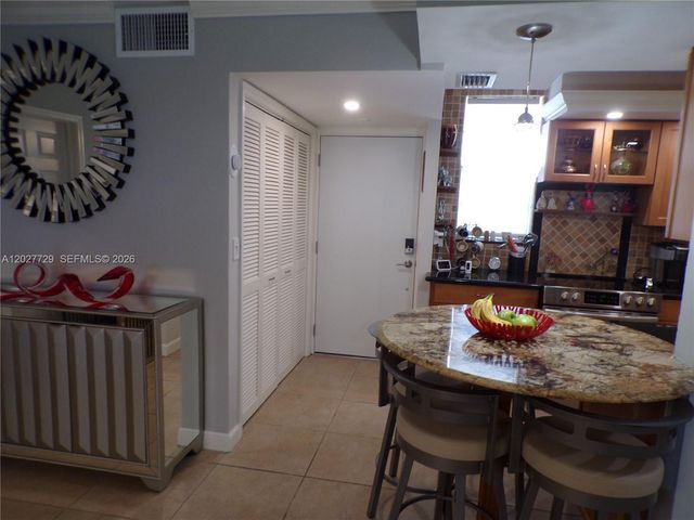 3010 Marcos Dr R314, Aventura, FL 33160