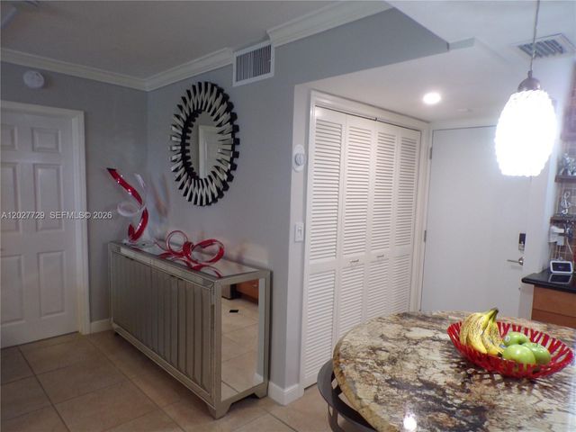 3010 Marcos Dr R314, Aventura, FL 33160