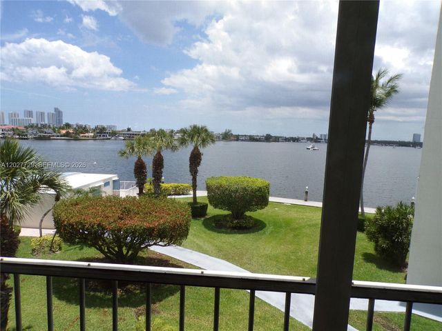3010 Marcos Dr R314, Aventura, FL 33160