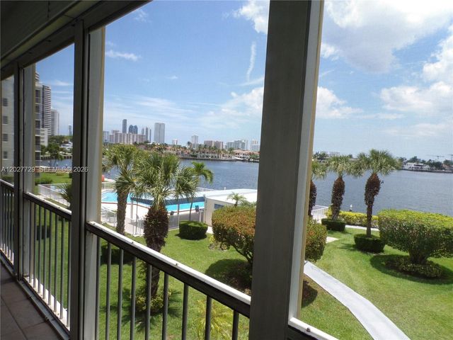 3010 Marcos Dr R314, Aventura, FL 33160