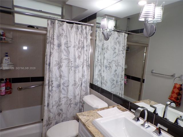 3010 Marcos Dr R314, Aventura, FL 33160
