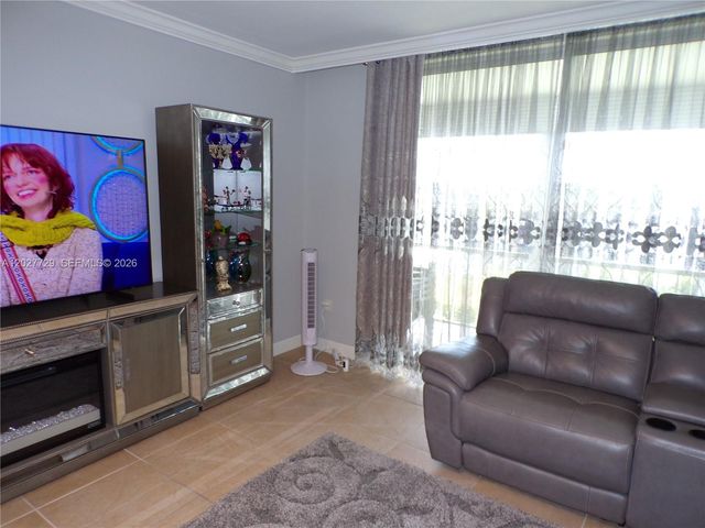 3010 Marcos Dr R314, Aventura, FL 33160