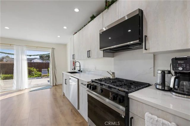 9846 Monogram Ave, Northridge, CA 91343