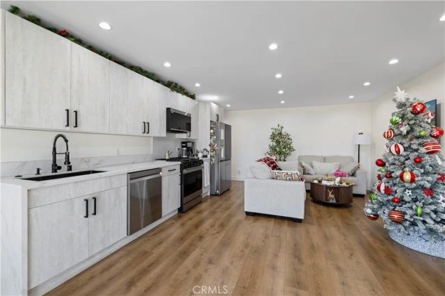 9846 Monogram Ave, Northridge, CA 91343