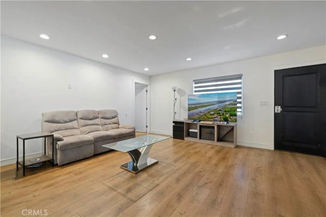 9846 Monogram Ave, Northridge, CA 91343