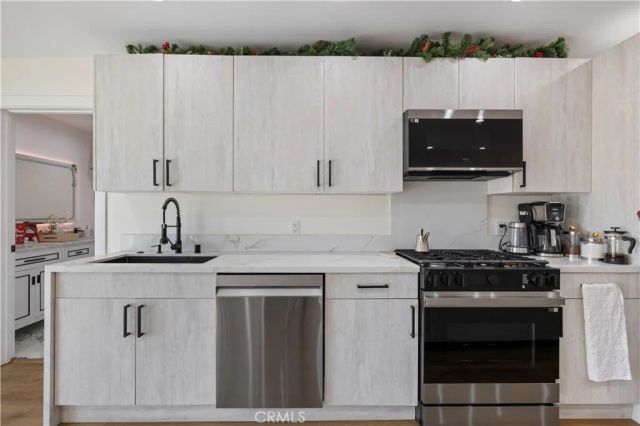 9846 Monogram Ave, Northridge, CA 91343