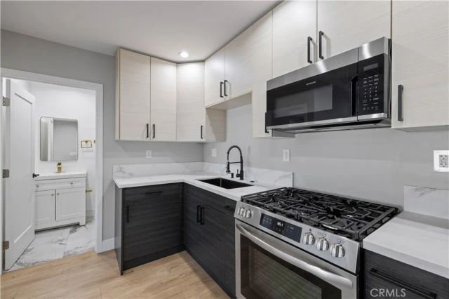 9846 Monogram Ave, Northridge, CA 91343