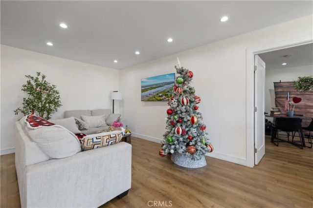 9846 Monogram Ave, Northridge, CA 91343