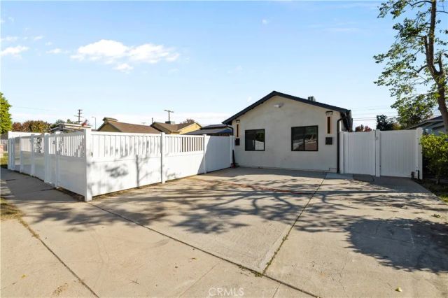 9846 Monogram Ave, Northridge, CA 91343