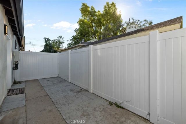 9846 Monogram Ave, Northridge, CA 91343